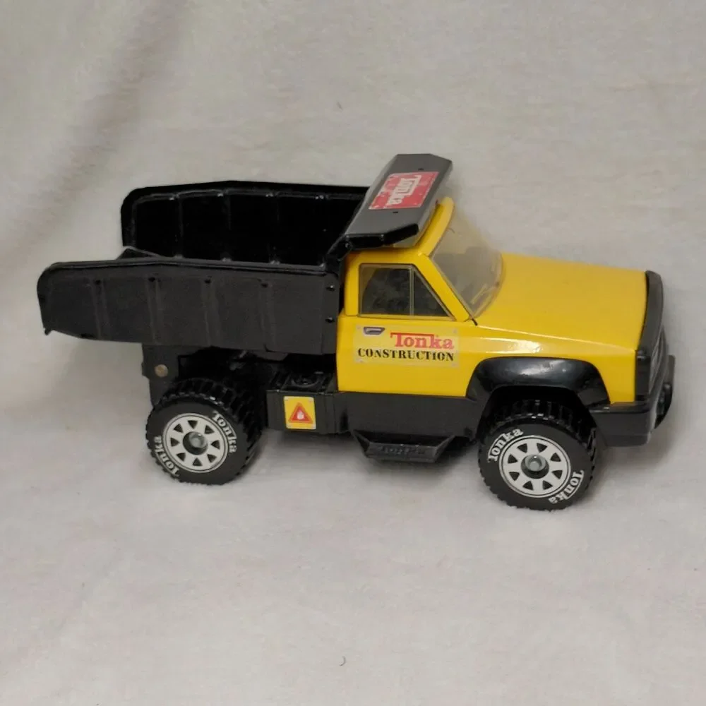 Vintage 2001 Tonka Construction Dump Truck Yellow Cab Black Bed Toy Hasbro 14